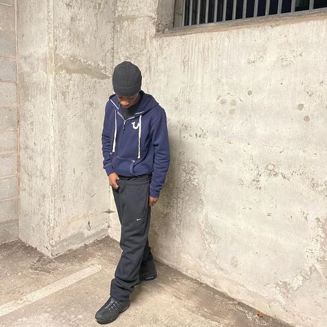 True Religion Outfits, Streetwear Outfit Men, Grey Tracksuit, Sweater Streetwear, Tracksuit Men, Outfit Streetwear, Chill Fits, Street Style Outfits Men, Mens Outfit Inspiration