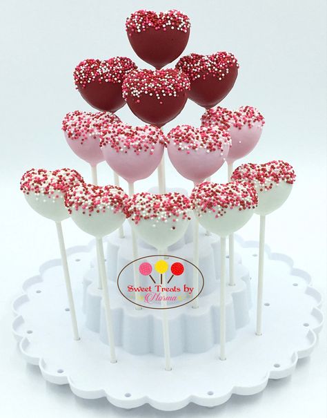 Heart Cake Pops Valentines Day, Cakepops Valentines Day, Cake Pops And Strawberries, Valentines Day Cake Pops Ideas, Cake Pops Designs Valentine, Valentine's Day Cake Pops, Cake Pops San Valentin, Valentine’s Day Cakepops, Cake Pop Valentines Day Ideas