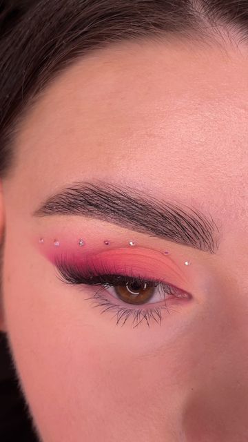 Make Up For Festival Music, Makeup Ideas For Dance Competition, Festival Makeup Eyes, Makeup For Dance Competition, Flower Rhinestone Makeup, Make Up Karakter Simple, Carnival Makeup Ideas Easy, Six The Musical Makeup, Makeup Karakter Simple