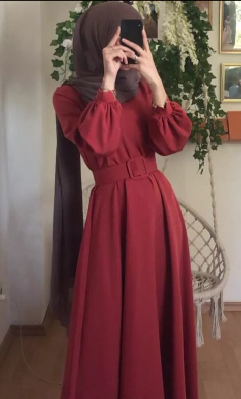 Gamis Maroon Hijab, Maroon Dress Hijab, Muslim Fashion Dress Eid, Maroon Hijab Outfit, Trendy Abaya, Red Hijab, Maroon Sweater Dress, Latest Abaya, Eid Outfit Ideas