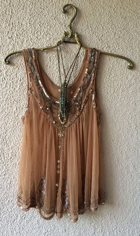 Bohemian Beach Wear, Bohemian Angel, Gatsby Art, Bohemian Style Clothing, Estilo Hippie, Boho Fashion Bohemian, Burnt Sienna, Bohemian Beach, Hippie Outfits