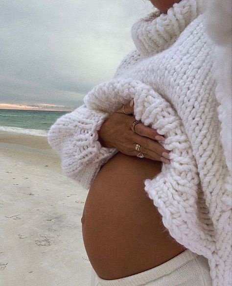 777 Oversize Turtleneck, Turtleneck Women, Pregnancy Belly Photos, Cute Pregnancy Pictures, Belly Photos, Aesthetic 2024, Pretty Pregnant, Future Mommy, Moms Goals