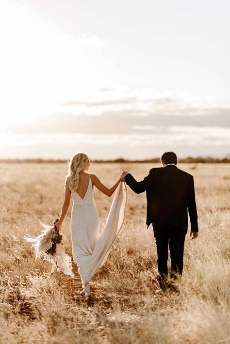 Peach Bridesmaid, Peach Bridesmaid Dresses, Bush Wedding, Farm Wedding Photos, Safari Wedding, Field Wedding, South African Weddings, Wedding Picture Poses, Farm Photo