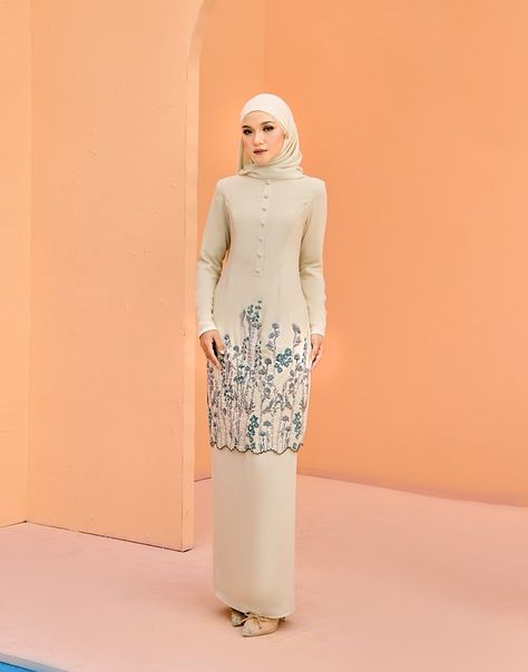 Baju Kurung Wedding, Dress Melayu, Baju Raya Ideas, Kebaya Malaysia, Malaysian Dress, Leeyanarahman Baju Kurung, Dress Malaysia, Bridesmaid Kebaya, Klasik Melayu Kurung