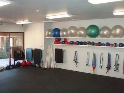 aerobic room Clinic Storage, Physio Clinic, Lounge Makeover, Dream Fitness, Commercial Fitness Equipment, Clinic Interior, Physiotherapy Clinic, Clinic Interior Design, Fitness Room