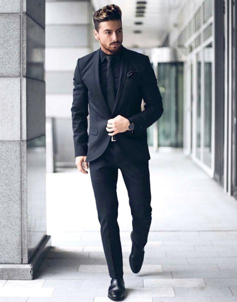 45 Casual Homecoming Outfits For Guys To Try - Fashion Hombre Men Work Outfits, Mens Fashion Suits Formal, Homecoming Outfits For Guys, All Black Suit, Black Suit Men, Dark Suit, Homecoming Outfits, Wear To Work Dress, Gq Men