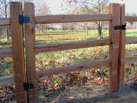 Split Rail Gate Ideas, Split Rail Fence Gate Ideas, Post And Rail Fence Gate, Split Rail Fence With Gate, Split Rail Gate, Split Rail Fence Gate, Cedar Split Rail Fence, Ranch Addition, Farm Fences