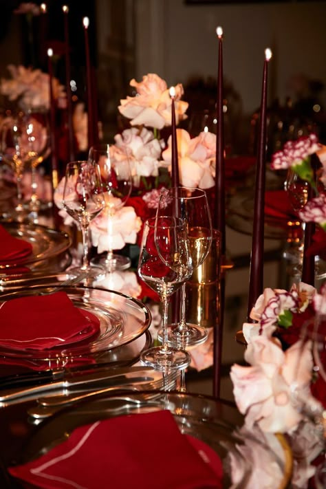 Candlelit Dinner Red Table Scape, Mirror Tablescape, Luxury Tablescapes, Red Dinner Party, Christmas Dinner Table Decorations, Red Tablescape, October Rain, Red Table Settings, Dinner Table Decorations