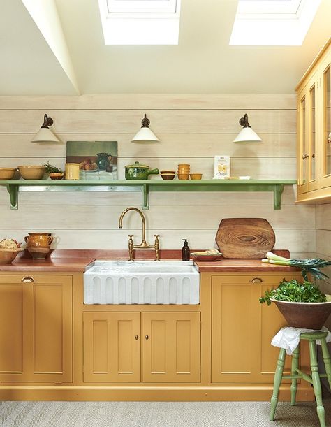 House & Home - 70+ Kitchens That Make A Case For Color Classic English Kitchen, Yellow Cabinets, Fishermans Cottage, Devol Kitchens, Kitchen Wall Lights, English Kitchens, New Kitchen Designs, Sustainable Kitchen, Kitchen Colour Schemes