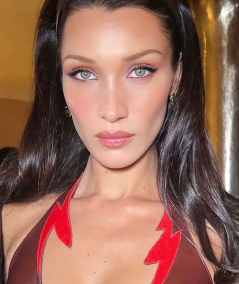 Bella Hadid Hair Color, Make Up Strass, Bella Hadid Nose, Bella Hadid Hair, Bella Hadid Makeup, Bella Hadid Fashion, My Life Is A Movie, Nose Jobs, Hadid Fashion