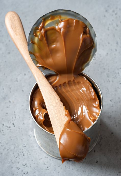 Kajmak: Polish Milk Caramel Cream [RECIPE!] | Polonist Caramel From Condensed Milk, Snicker Apple Salad, Bread Pudding With Apples, Twix Cookies, Slow Cooker Apples, How To Make Caramel, Caramel Desserts, Caramel Creams, Butterscotch Chips