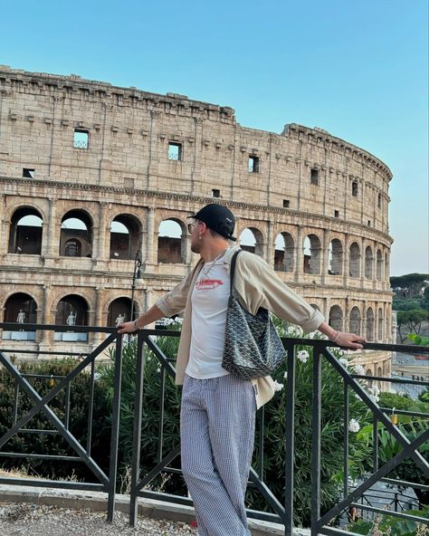 Rome highlights | coliseum outfit inspo | summer italian vibes | Streetwear Italy | aesthetic outfit | Trendy Rome  pictures | starboy aesthetic Rome Coliseum, Rome Outfits, Italy Photos, Rome Photo, Italy Photo, Photo Idea, Photo Inspo, Fashion Lifestyle, Rome