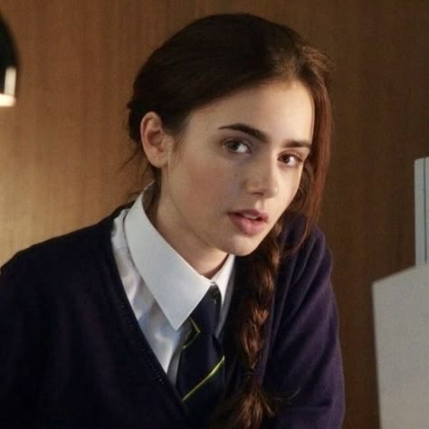 Lily Collins Hair, Love Rosie, Aesthetic People, Year 2, Lily Collins, Elle Fanning, Cute Bikinis, Hairstyles For School, Face Claims