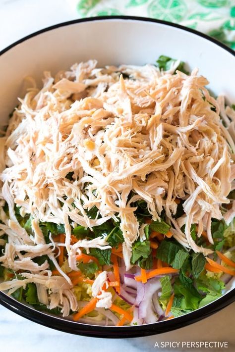 Simple Vietnamese Cold Chicken Salad (Goi Ga) #healthy #lowcarb #paleo Cold Chicken Salad, Cold Chicken Salads, Vietnamese Chicken Salad, Vietnamese Chicken, Chicken And Cabbage, Paleo Lunch, Chicken Salad Recipes, Asian Cooking, Asian Dishes