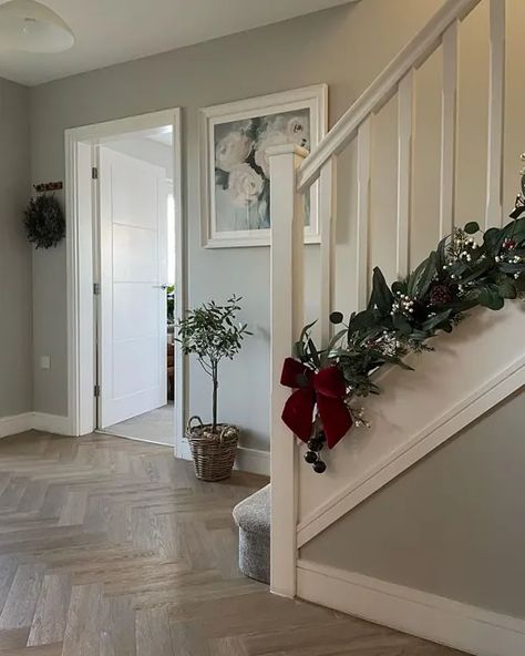 Farrow and Ball Cornforth White 228 hallway Modern Country Hallway Ideas, Sage Green Staircase Wall, Sage Green Stairway, Feature Wall Hallway Stairs, Landing Colour Ideas, Sage Green Hallway And Stairs, Staircase Wall Color Ideas, Pale Green Hallway, Hallway And Stairs Decor