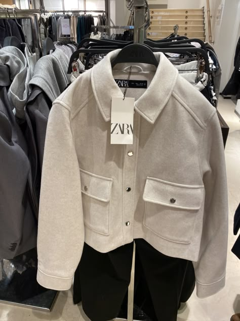 Old Money Jacket, Trending Jackets, Zara Winter Jacket, Zara Aesthetic, Clothing Branding Design, Zara Models, Korean Winter Outfits, Look Zara, Zara Jacket