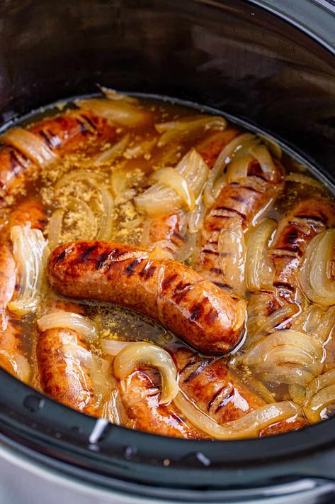 Hot Day Crock Pot Meals, Picnic Meat Dishes, Summer Soup Recipes Slow Cooker, Braut Crockpot Recipes, Beef Brats Recipes, Brat Crockpot Recipes, Crockpot Hot Dogs, Bratwurst In Crockpot, Oktoberfest Crockpot Recipes