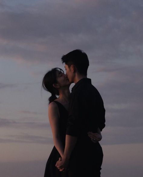 Korean Wedding Photography, First Meeting, Couples Vibe, The Perfume, Couple Picture Poses, Ulzzang Couple, Foto Ideas Instagram, Cinematic Photography, Fantasy Aesthetic