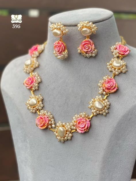 Rose Coral Jewellery, Coral Rose Jewellery, Pagadalu Chain Designs, Beaded Wedding Jewelry, Coral Jewellery, Flower Jewelry Designs, Bridal Earrings Studs, Gold Jewelry Outfits, New Gold Jewellery Designs