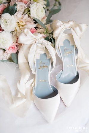 Louboutin Wedding Shoes, Comfortable Bridal Shoes, Bridal Footwear, Gaun Abad Pertengahan, Blue Wedding Shoes, Something Blue Wedding, Wedding Shoes Flats, Chique Outfits, Shoe Inspiration