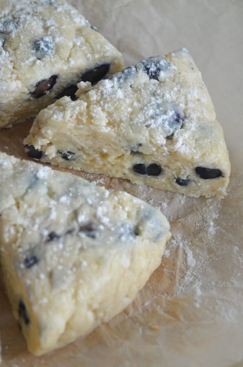 Small Batch Blueberry Streusel Scones (Makes 6) Mini Blueberry Scones Recipe, Small Scones Recipe, Small Batch Blueberry Scones, Blueberry Recipes Small Batch, Small Batch Blueberry Recipes, Mini Blueberry Scones, Small Batch Scones Recipe, Small Batch Breakfast Recipes, Small Batch Scones