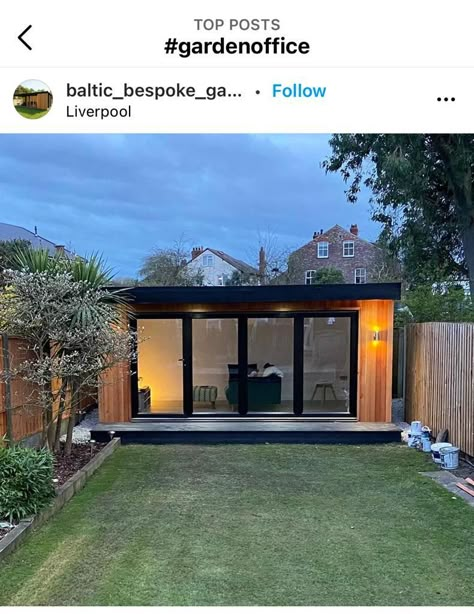 Wooden Garden Room, Garden With Garden Room, Garden With Summer House, Small Garden With Summer House, Backyard Home Office, Garden Annexe Guest Houses, Garden Room Ideas Outdoor, Garden House Ideas Buildings, Garden Cabin Interior