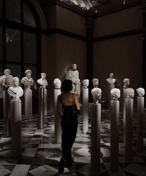 Proposal Aesthetic Night, Art Gallery Date Aesthetic, Night At The Museum Aesthetic, The Met Museum Aesthetic, Museum Date Aesthetic, Museum Shoot, Art Museum Date, Work Event Ideas, Story Editing