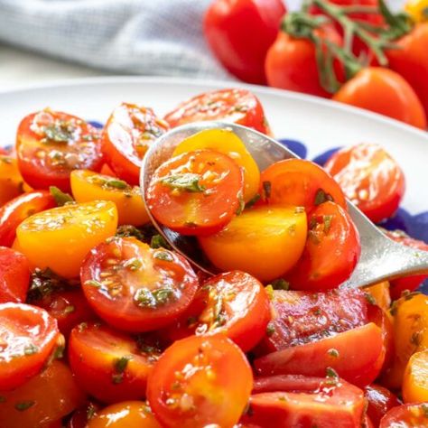 Balsamic Tomato Salad Pasta Tomato Soup, Cookout Foods, Tomatoes Soup, Ww Sides, Tomato Sauce Pasta, Pasta Sauce Recipes Tomato, Food Recipes Healthy, Marinated Tomatoes, Savory Salads