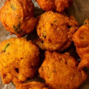 Spicy Chilli Bites (South African Recipe) • Tamarind and Thyme Chilli Bites Recipes, Chilli Bites, Finger Snacks, African Recipe, Cape Malay, Spicy Chilli, Chicken Empanadas, Amazing Food Hacks, Pakora Recipes