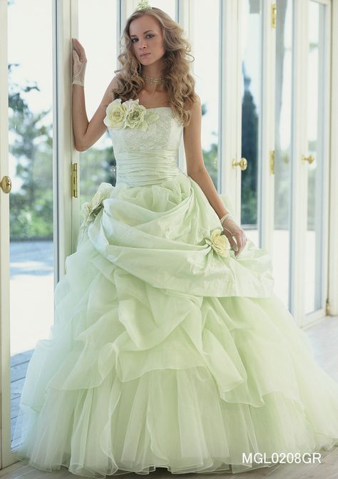 Lime Green Wedding Dress Light Green Wedding, Pastel Green Dress, Pastel Wedding Dresses, Green Wedding Dress, Lime Wedding, Lime Green Weddings, Unusual Wedding Dresses, Green Dress Outfit, Green Wedding Dresses