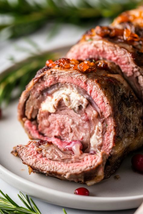 Best Christmas Stuffed Flank Steak Flank Steak Rolls Stuffed, Rolled Steak Recipes, Rolled Flank Steak Recipes, Stuffed Steak Recipes, Steak Rolls Stuffed, Stuffed Flank Steak Recipes, Steak Stuffed Mushrooms, Beef Rolls Stuffed, Baked Stuffed Flank Steak