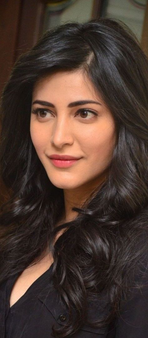 Shruti Hasan, Famous Indian Actors, Shruti Hassan, Juicy Lips, Face Expressions, Indian Beauty Saree, Body Goals, Bollywood Actress, Actors & Actresses