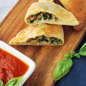 Easy Spinach Calzones - Amee's Savory Dish Mushroom Calzone, Spinach Calzone Recipe, Spinach Calzone, Calzone Recipes, Calzone Recipe, Chicken Breast Recipes Healthy, Fresh Spinach, Fast Easy Meals, Tasty Recipe