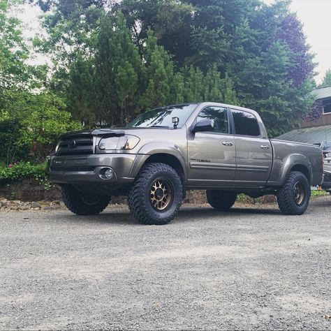 2006 Tundra Lifted, 1st Gen Tundra, Tundra Lifted, Ditch Lights, Toyota Tundra Lifted, 2005 Toyota Tundra, 2006 Tundra, Lifted Tundra, 2003 Toyota Tundra