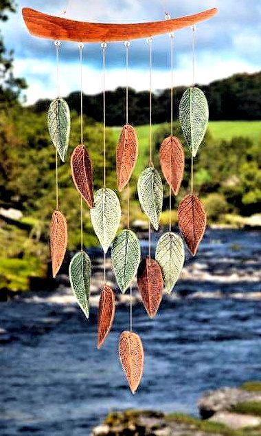 Pottery Wind Chimes Clay, Clay Wind Chimes Ceramics, Ceramic Chimes Pottery, Polymer Clay Wind Chimes, Pottery Wind Chimes Ideas, Clay Wind Chimes Diy, Windchimes Ceramic, Wind Chimes Ceramic, Ceramic Wind Chimes Pottery