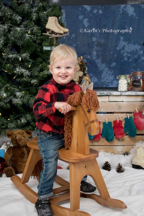 Cowboy Christmas Photoshoot, Christmas Photo Shoot, Christmas Mini Sessions, Cowboy Christmas, Christmas Photoshoot, Family Pics, Christmas Minis, Christmas Photo, Mini Sessions