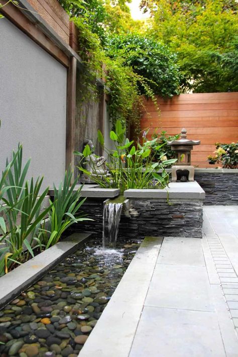 16 Insanely Beautiful Courtyard Garden Ideas With A Wow Factor Kolam Koi, Taman Air, Mini Zen Garden, Zen Garden Design, Indoor Water Fountains, نباتات منزلية, Backyard Water Feature, Asian Garden, Water Features In The Garden