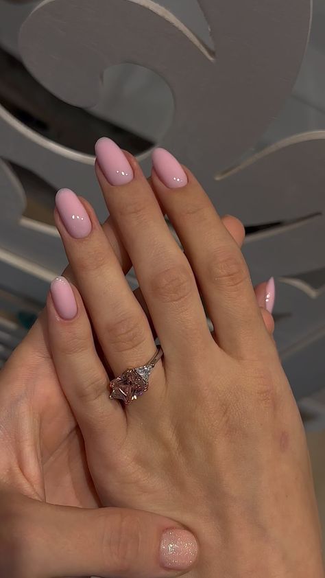 ALISA NAILS “BUBBLE GUM” 15ml 19,90€ ali | Instagram Pink Nails Bubble Gum, Nails Natural Color, Pink Bubble Gum Nails, Bubble Gum Pink Nails Design, Pink Base Nails, Bubble Gum Nails, Bubble Gum Pink Nails, Pink Shellac Nails, Bubble Nails