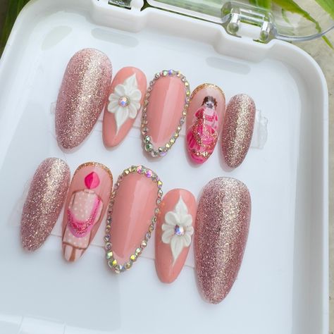 Bride♥️groom Nails For Bridals, Dulha Dulhan Nail Art, Bride And Groom Nail Art, Wedding Nail Art Design For Bride, Bridal Nail Art Designs Wedding Day, Nail Art For Bride, Bride Nail Art, Bridal Nail Designs, Nail Shape Chart