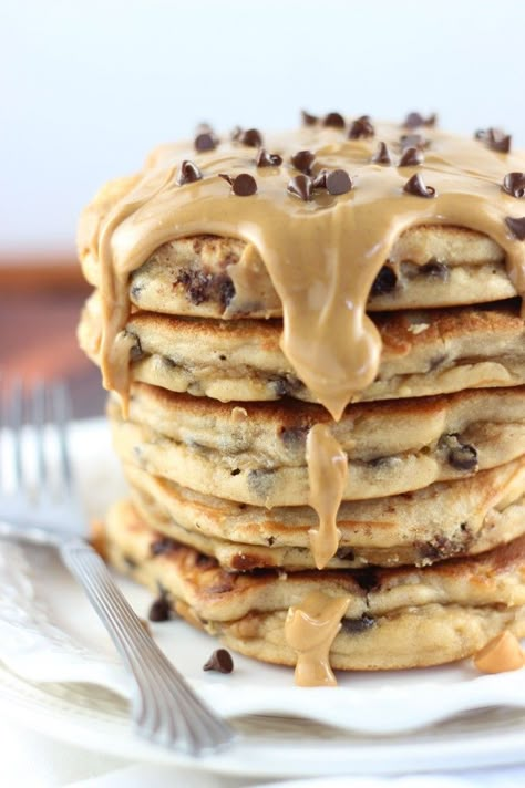 The Gold Lining Girl | Peanut Butter Chocolate Chip Pancakes | https://thegoldlininggirl.com Peanut Butter Chocolate Chip Pancakes, Chocolate Chip Pancakes Recipe, Peanut Butter Pancakes, Closet Cooking, Perfect Pancakes, Oreo Recipes, Chocolate Chip Pancakes, Tasty Pancakes, Peanut Butter Lovers