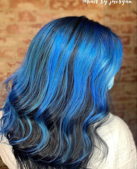 Half Blue Half Black Hair, Blue Hair Bottom Half, Split Dye Blue And Black, Blue And Black Split Dye Short Hair, Half Light Blue Half Dark Blue Hair, Color Block Hair, Dyed Hair Inspiration, Hair Reference, Color Inspo