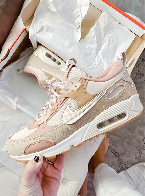 Air Max 90s Outfit Women, Cute Air Max 90s, Womens Air Max 90 Outfit Style, Air Max Outfit Women Jeans, Air Max Outfits Women, Air Max 90 Outfit Women, Air Max 90 Outfit Woman, Airmax Outfit, Nike Airmax Outfit Women