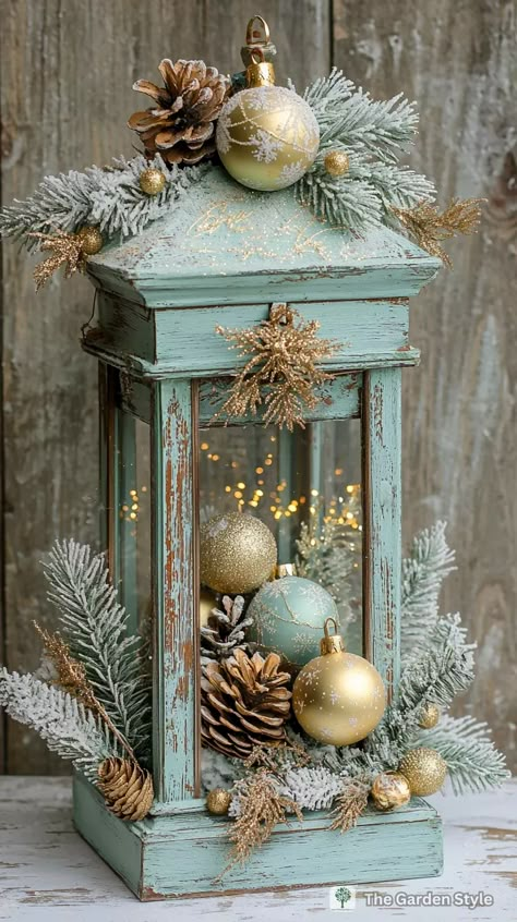 Lantern Decor Ideas, Lantern Christmas Decor, Decor Ideas For Christmas, Lantern Christmas, Lantern Decor, Xmas Deco, Christmas Themes Decorations, Christmas Lanterns, Lanterns Decor