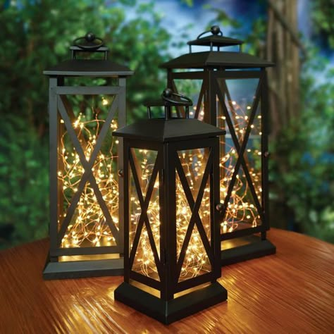 Outdoor lighting ideas for patio with pictures to get awesome inspiration - Miss M.V. Outdoor Lanterns Decor, Klein Balkon Decor, Outdoor Lighting Ideas, Balcony Ideas Apartment, Backyard Lighting, Small Balcony Decor, Wire Lights, Better Homes And Garden, Apartment Balcony Decorating