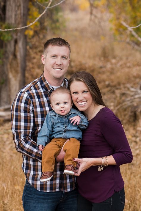 There’s just something about a baby and his two loyal (and very hairy) buds that just melts our hearts! Family portraits with pets are always super sweet, especially when the pets interact with the lens just as nicely as the family! We met the Kinde family at one of the many Denver parks on a stunning autumn day. Small Family Photo Poses, Small Family Poses, Small Family Photos, Small Family Pictures, Christmas Family Pictures With Baby, Winter Family Photos With Baby, Family Photo Poses With Baby, Christmas Family Photos With Baby, Family Portraits With Baby