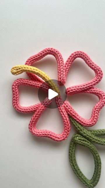 Lesley Ramirez | Knitted Wire Names on Instagram: "Knitted wire art hibiscus flower 🌺" tricotin, wool figures, knitted wire templates Knitted Names, Knitted Wire Names, Knitted Wire Art, Wire Name, Wire Knitting, Name Wall Decor, Knitted Wire, Wire Flowers, Hibiscus Flower