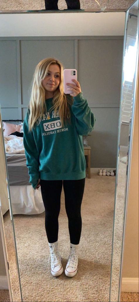 Crewneck And Leggings, Outfits With Converse And Leggings, White Converse With Leggings, Leggings High Top Converse Outfit, White High Top Converse Outfit Leggings, School Outfits With Converse, How To Style White High Top Converse, Cute Outfits With White Converse, High Top Nike Outfit Women