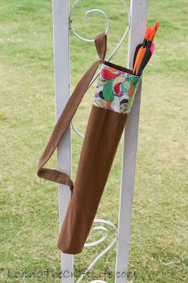 Living the Craft Life: Archery Quiver - Free Sewing Pattern Archery Arts And Crafts, Quiver Pattern Diy, Diy Arrow Quiver, Diy Quiver, Diy Arrows, Face Mask Video, Sewing Crafts Ideas, Cosplay Crafts, Drum Stick Bag