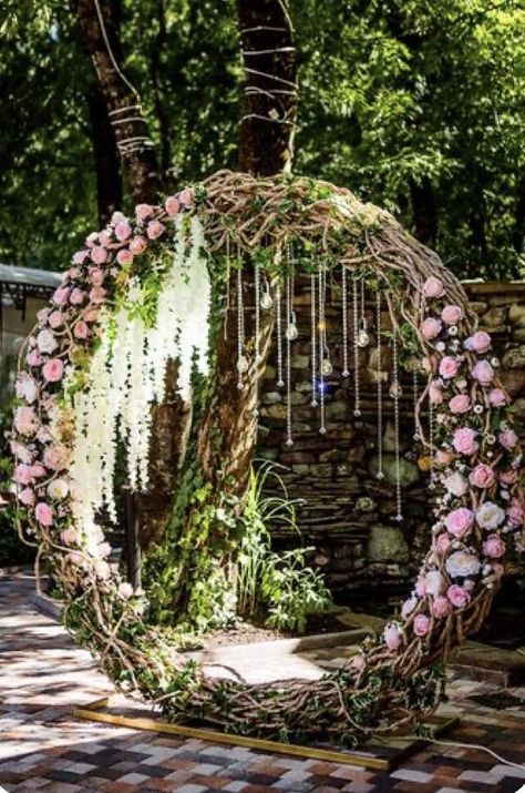 Enchanted Forest Wedding Decorations Diy, Moss Backdrop, Enchanted Forest Quinceanera Theme, Enchanted Forest Quinceanera, Woodland Fairy Birthday Party, Wedding Planner Guide, Woodland Fairy Party, Enchanted Forest Party, Enchanted Forest Theme