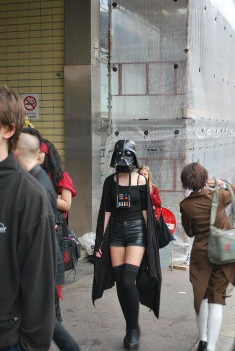 M'Lady Vader Darth Vader Pictures, Star Wars Girl, Darth Vader Funny, Disfraz Star Wars, Darth Vader Costumes, Darth Vader Star Wars, Star Wars Sith, Dark Vador, Diy Kostüm